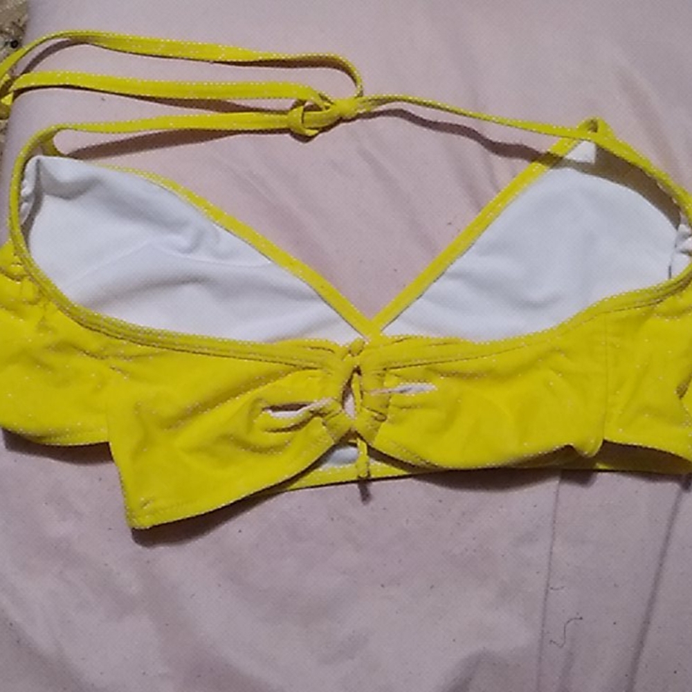 Bikini - Picture 3 of 4